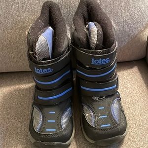 Totes velcro winter black boots